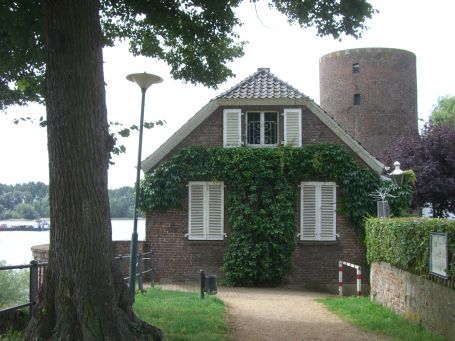 Rees : Blick auf Haus Schaeling und Mühlenturm vom Rondell aus gesehen
